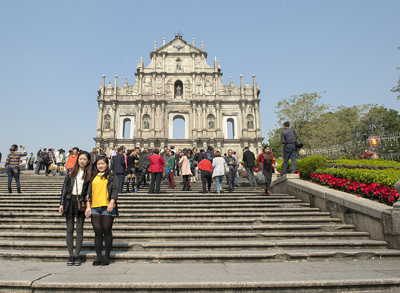 Macao: Touristen vor der Paulskirche