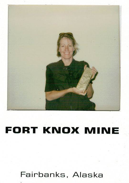 Unterwegs in Alaska: In Fort Knox dürft ihr einen Goldbarren halten!