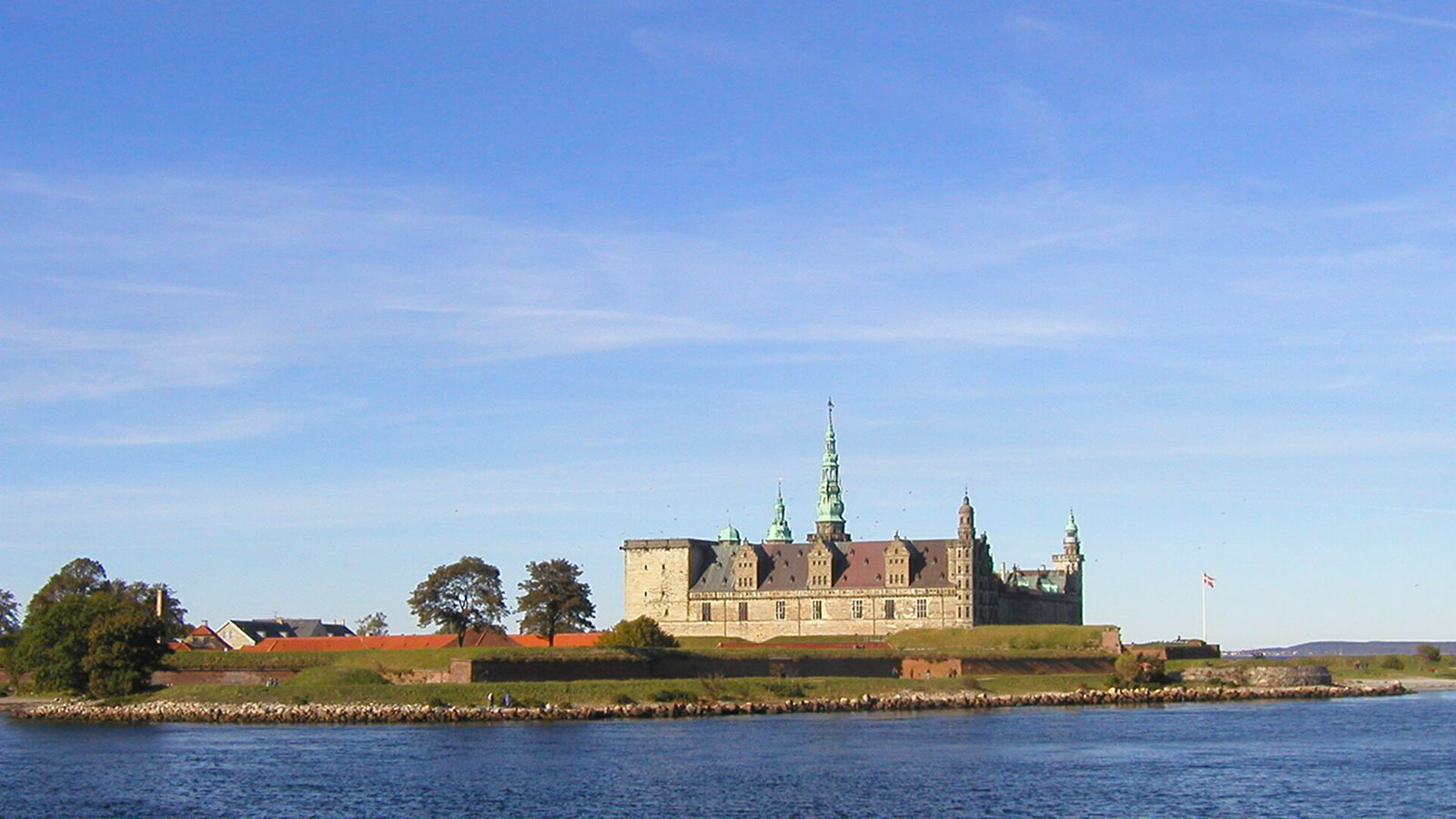 Strandvej: Schloss Kronborg von der Wasserseite. Foto: Hilke Maunder