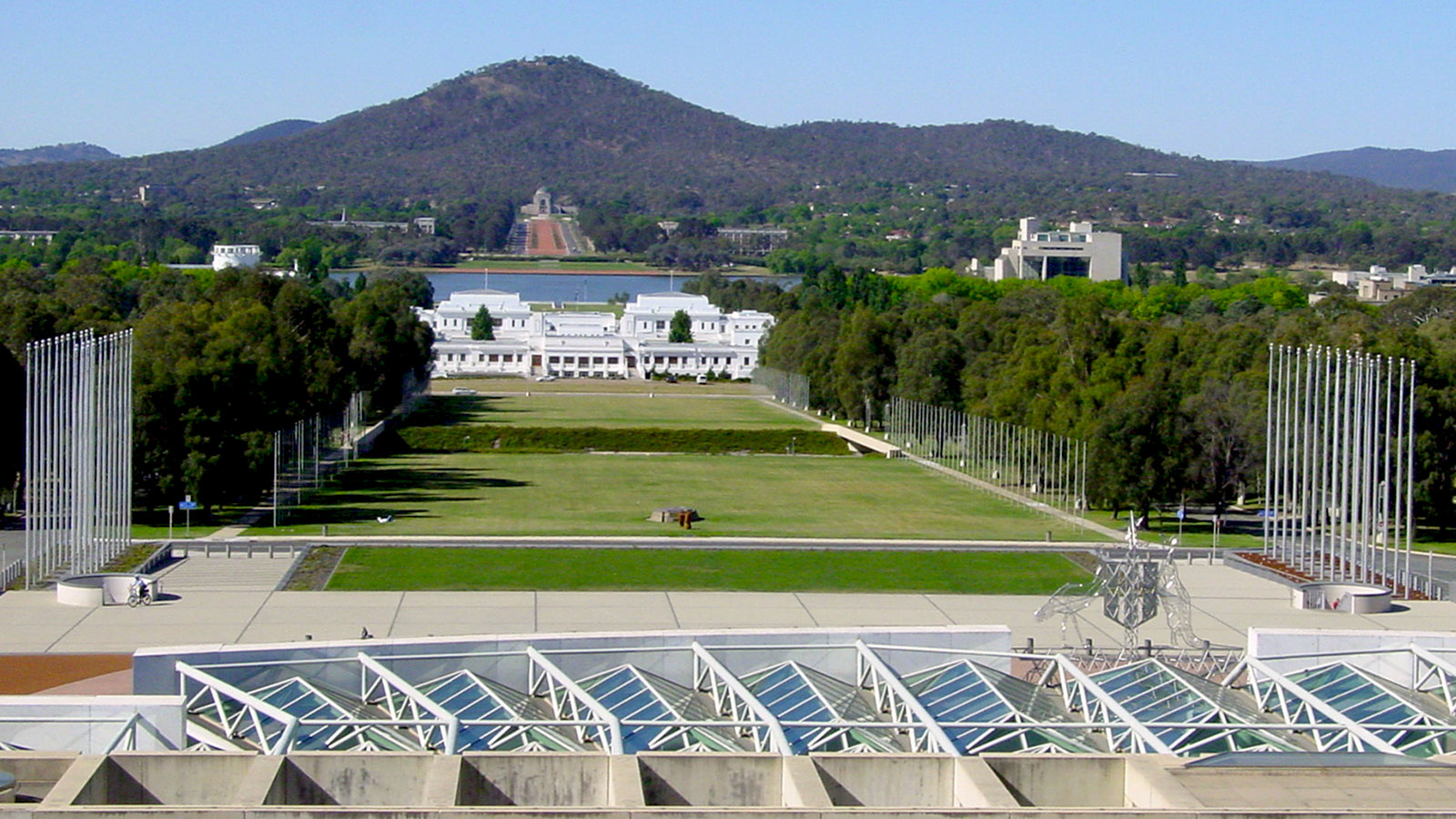 Canberra: Blick vom New Parliament aufs Old Parliament. Foto: Hilke Maunder