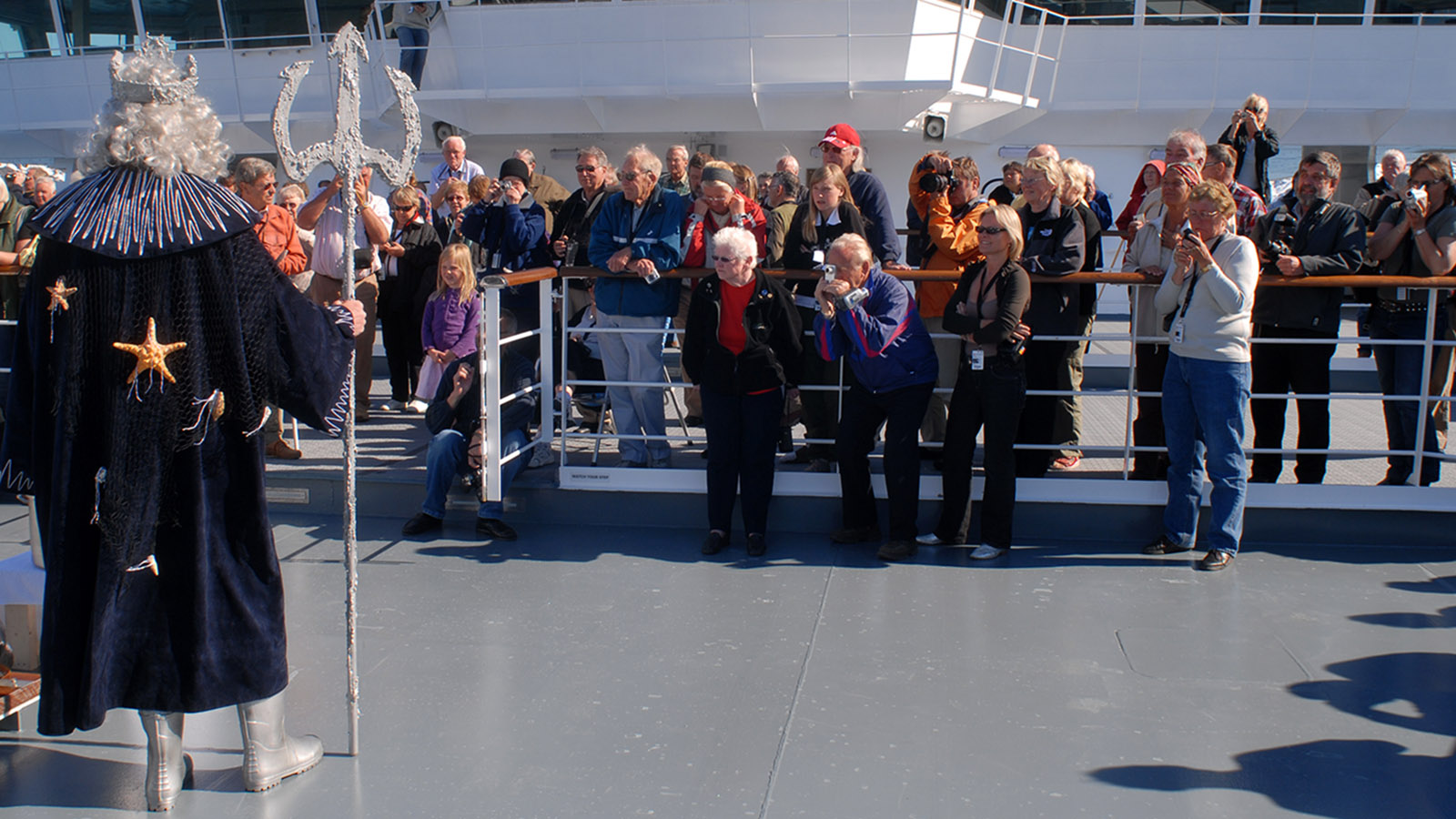 Ein eiskaltes Ritual: die Polartaufe an Bord der MS Fram. Foto Hilke Maunder