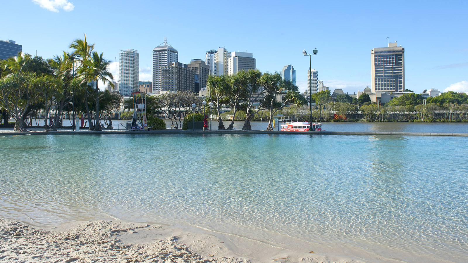 Der Süden von Queensland: Strandvergnügen in der City: der urban beach der South Bank Parklands von Brisbane. Foto: Hilke Maunder