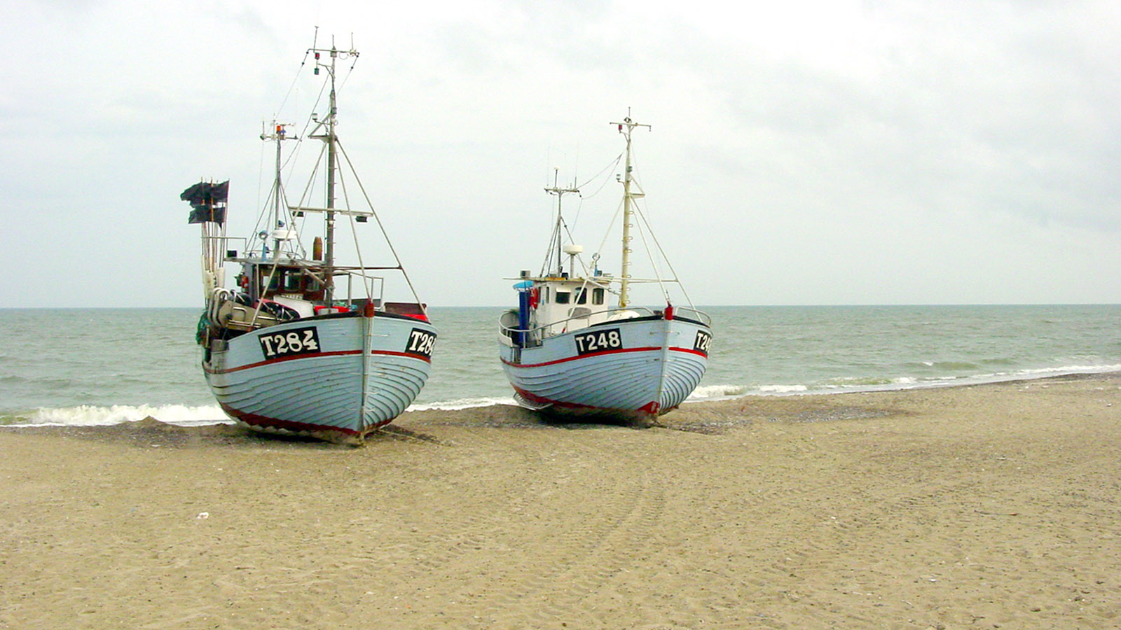 Die letzten Zeugen der Strandfischerei: die Fischerboote von Norre Vorupør. Foto: Hilke Maunder