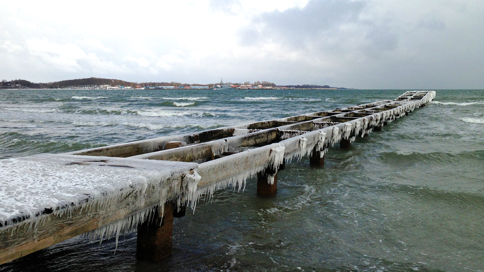 Die Ostsee bei Eckernförde im Januar 2013. Foto: Hilke Maunder