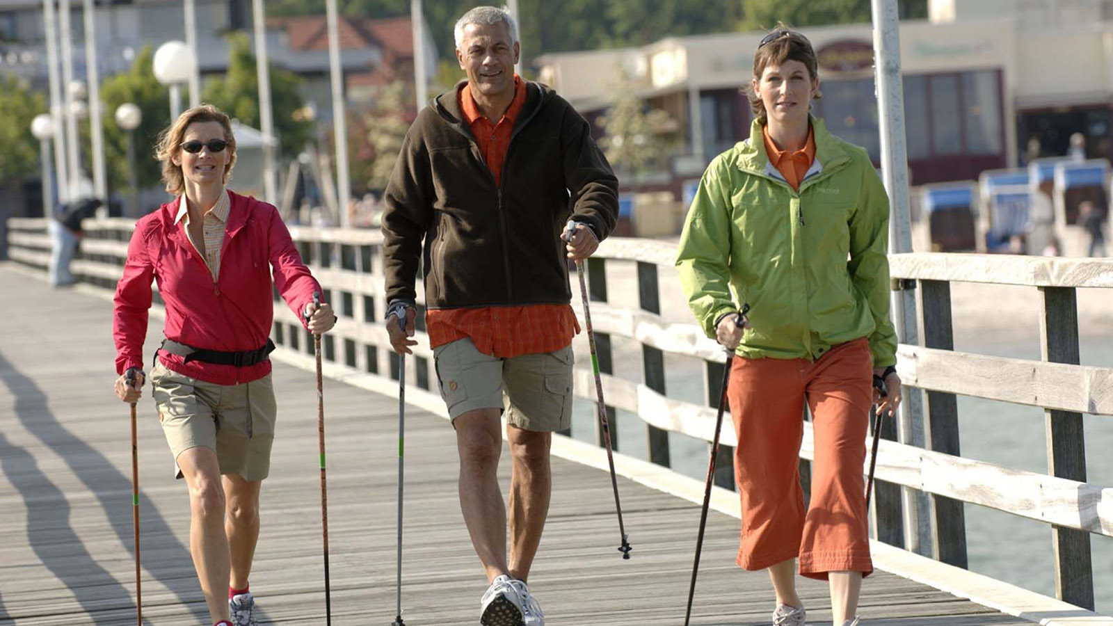 Nordic Walking auf der Seebrücke von Grömitz. Foto: Pressebild Laufküste Ostsee. 