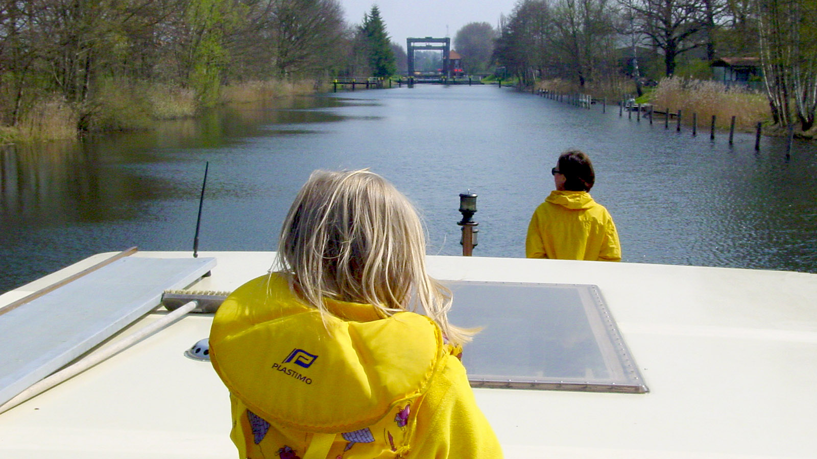 Zu dritt unterwegs: unser Hausboot-Törn in Mecklenburg. Foto: Hilke Maunder