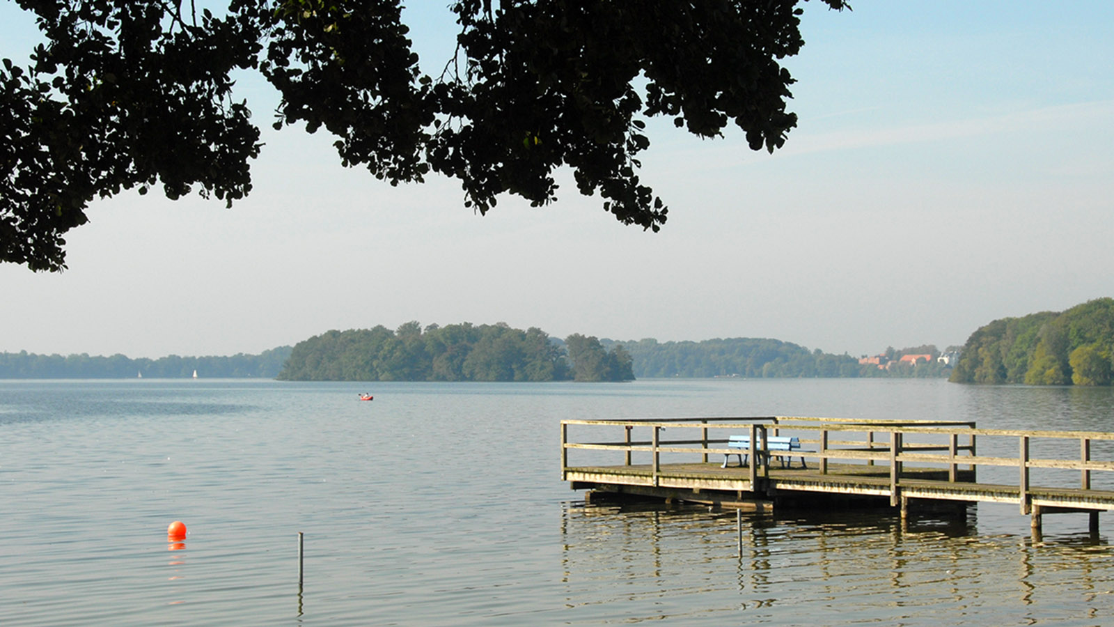 Idyllisches Kanu-Revier: der Große Plöner See. Foto: Hilke Maunder