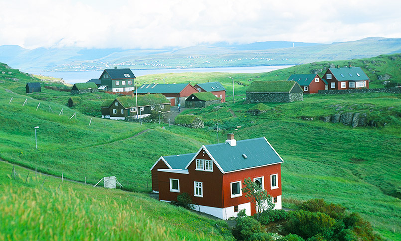 Streymoy: Hoyvik, Ort mit Küste