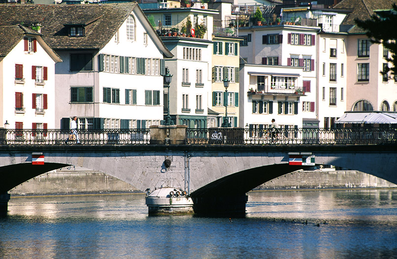 Zürich: Münsterbrücke über die Limmat