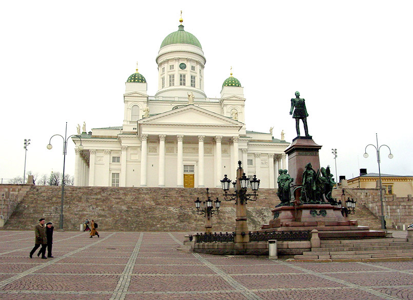 Helsinki: Senatsplatz mit Kathedrale.